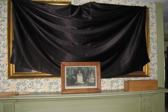 Можно ли вешать фотографии умерших родственников на стену в доме