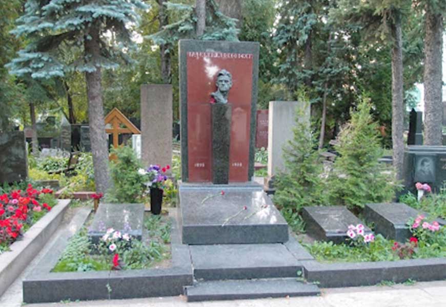 могила Владимира Маяковского