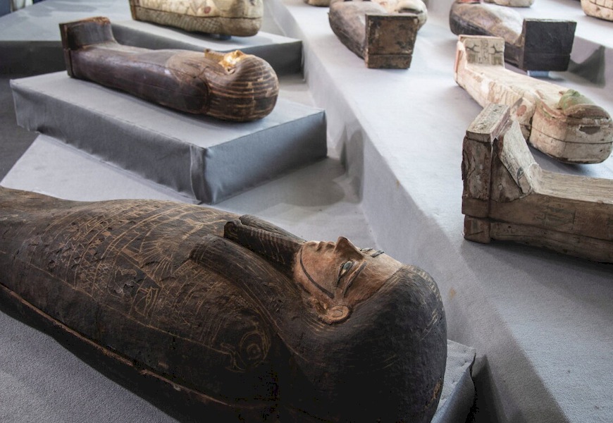 Какие основные материалы использовались при изготовлении египетского саркофага